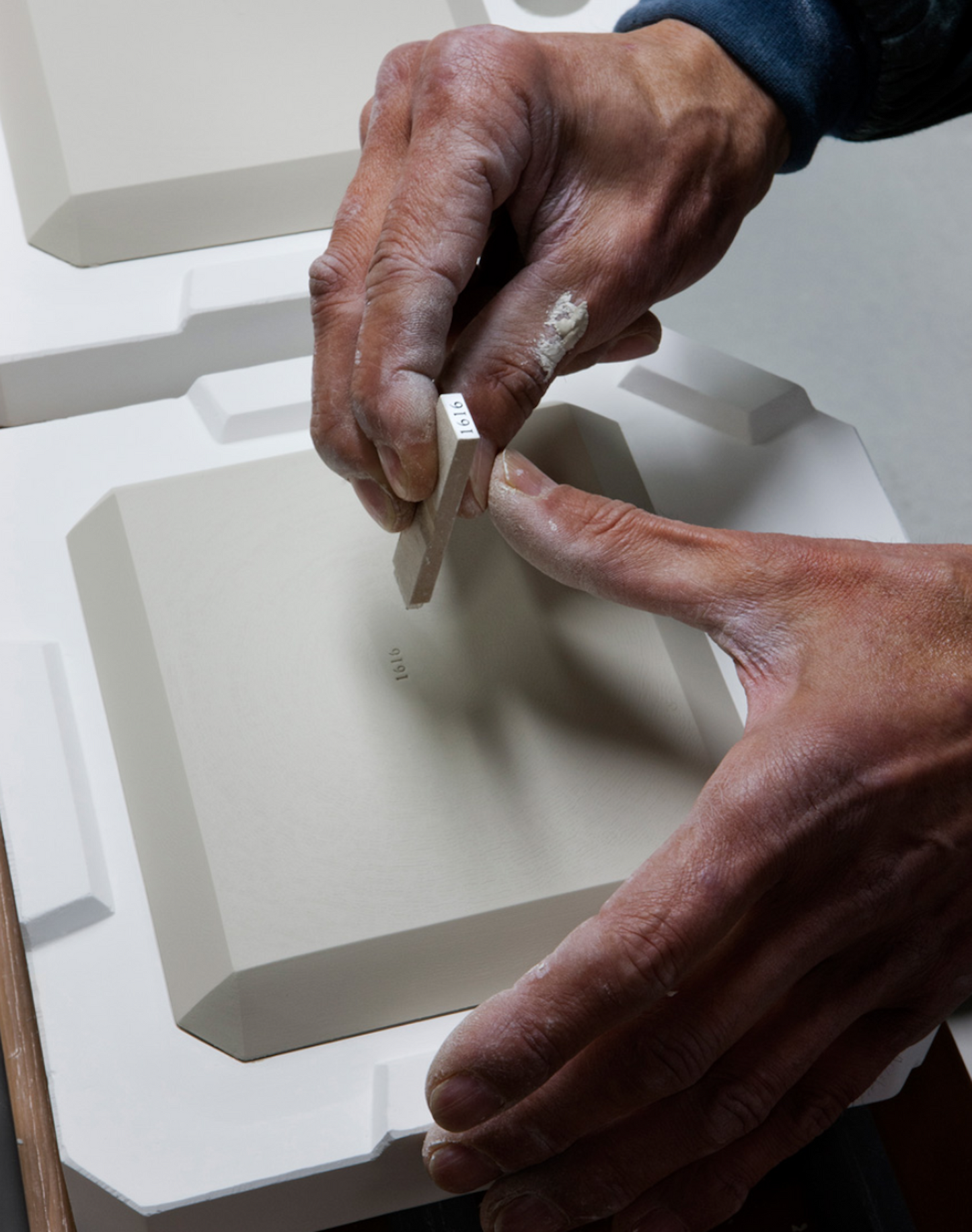 TY Square Plate 200 Gray - MONOLAB